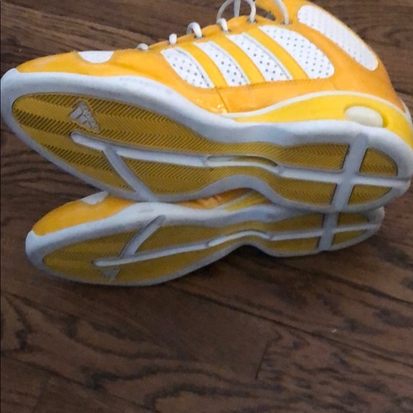 antoihe walker Signed Adidas basketball shoe - Picture 3 of 5